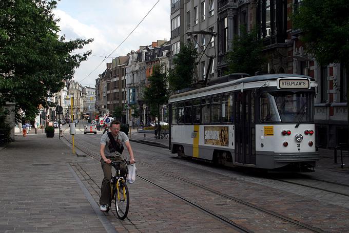 image Bibicleta y tranvía en Gante, Bélgica