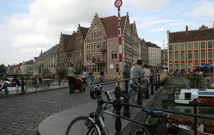 image Vista de una calle de Gante, Bélgica