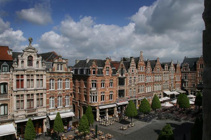 image Oude Markt, Lovaina, Bélgica