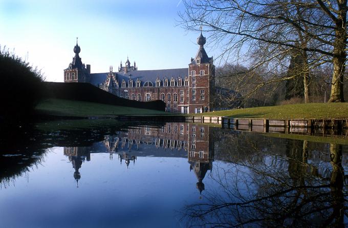 image Castillo de Arenberg, Lovaina, Bélgica