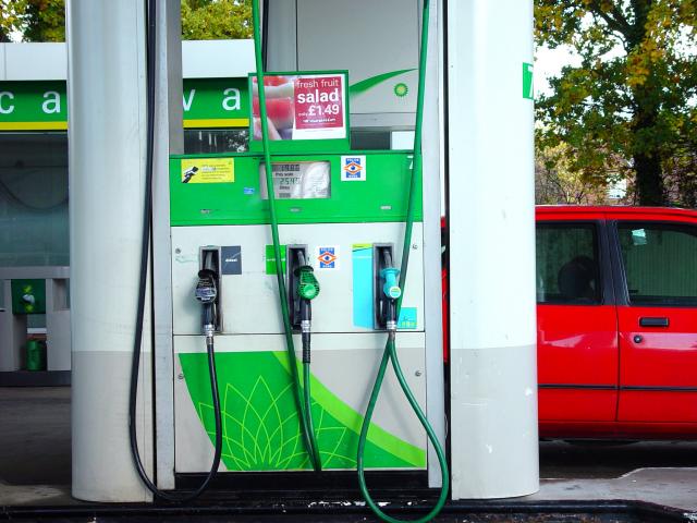 image Surtidor de gasolina