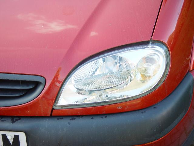 image Faro delantero izquierdo de automóvil