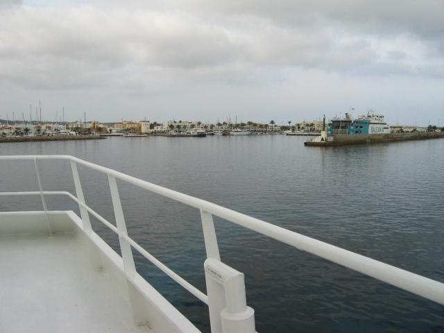 image El barco entra en el puerto de La Sabina, Formentera, Islas Baleares