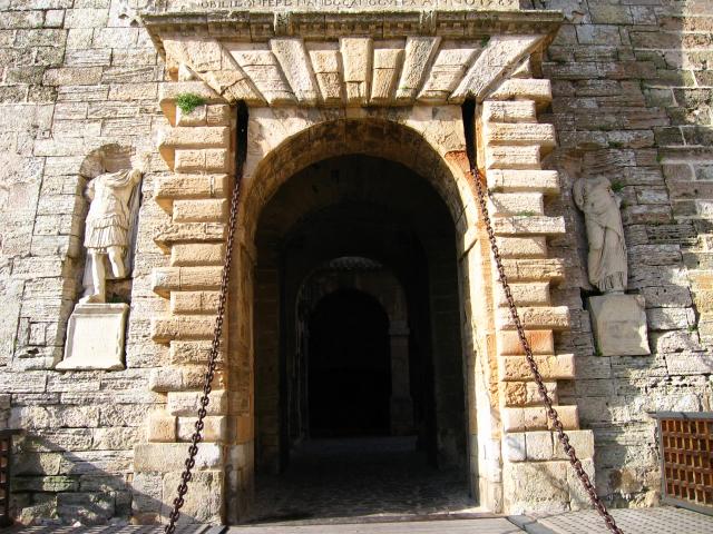 image Arcada del Cuerpo de Guardia, Ibiza, Islas Baleares
