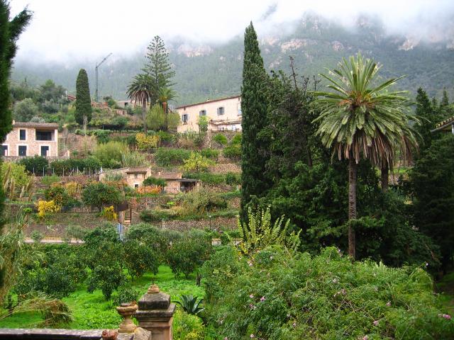 image Deià, con el fondo de la Sierra de Tramuntana, Mallorca, Islas Baleares