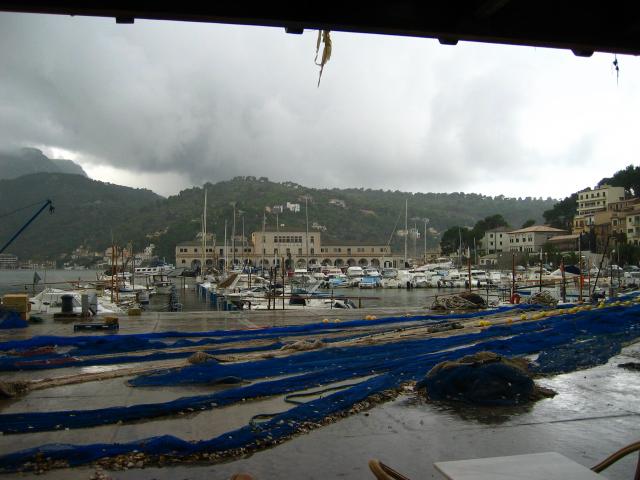 image Redes a secar en el Puerto de Sóller, Mallorca, Islas Baleares