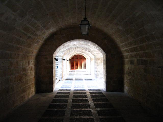 image Puerta de entrada bajo la Almudaina, en Palma de Mallorca, Islas Baleares