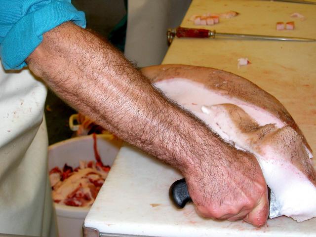 image Separación de tocino y piel del cerdo