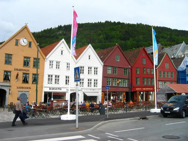 image Terrazas en el Bryggen, Bergen, Noruega