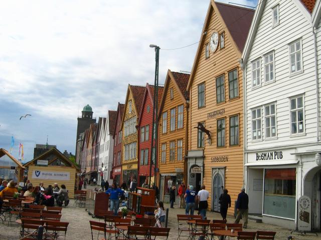 image Terrazas en el Bryggen, Bergen, Noruega