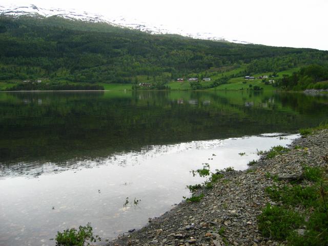 image Lago cercano a la ciudad de Voss, Noruega