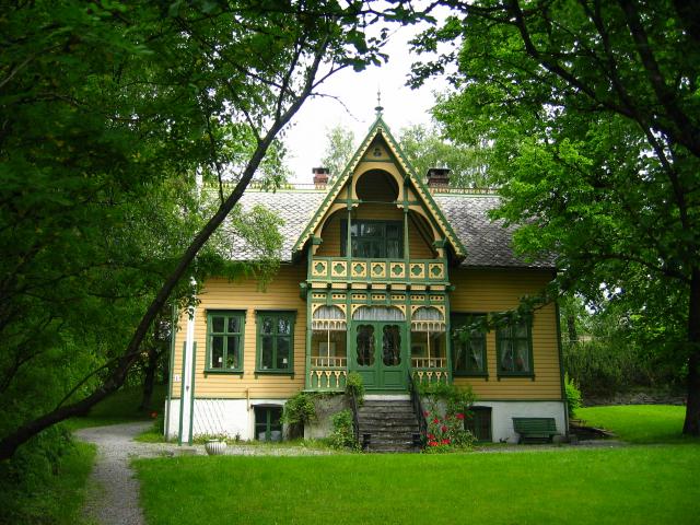 image Casa noble típica del siglo XVIII, en Voss, Noruega