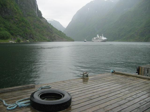 image Gudvangen: el Naeroefjorden desde el embarcadero, Noruega