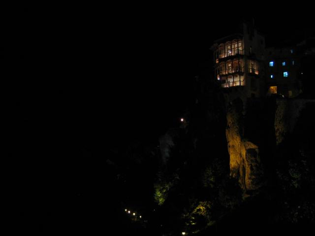 image Vista nocturna de las casas colgadas, Cuenca