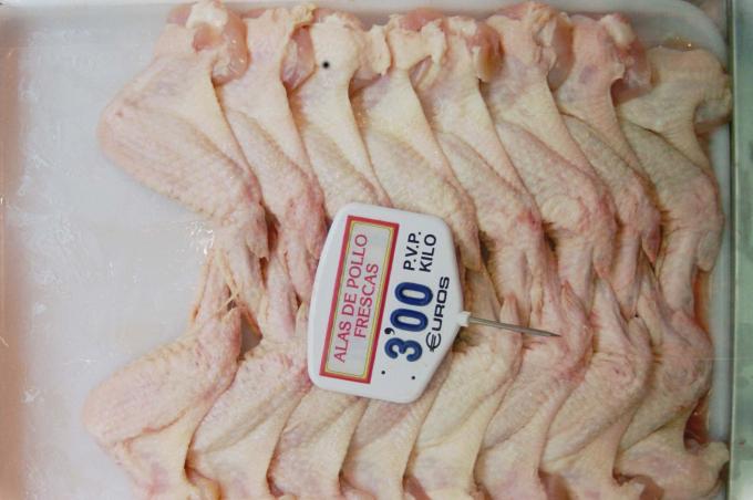 image Alas de pollo frescas