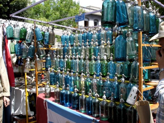 image Puesto de sifones, Feria de San Telmo, Barrio de San Telmo, Buenos Aires, Argentina