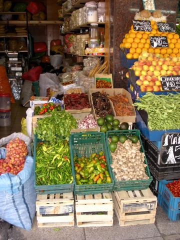 image Puesto de fruta, Barrio de Liniers, Buenos Aires, Argentina