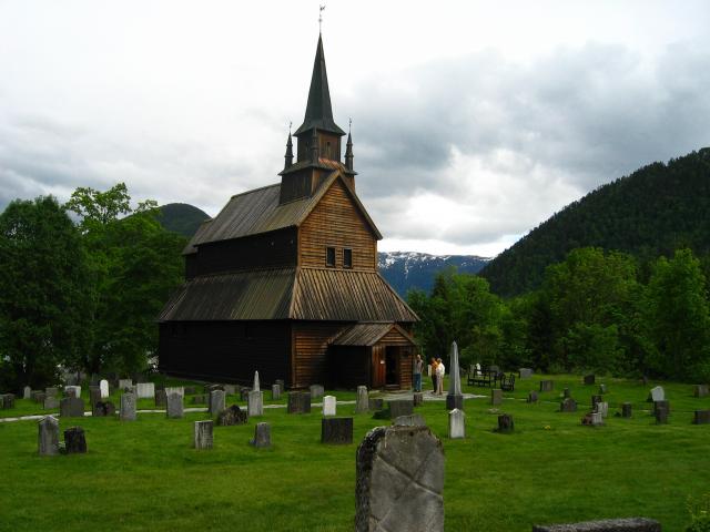 image Stave Kirkje de Kaupanger, Noruega