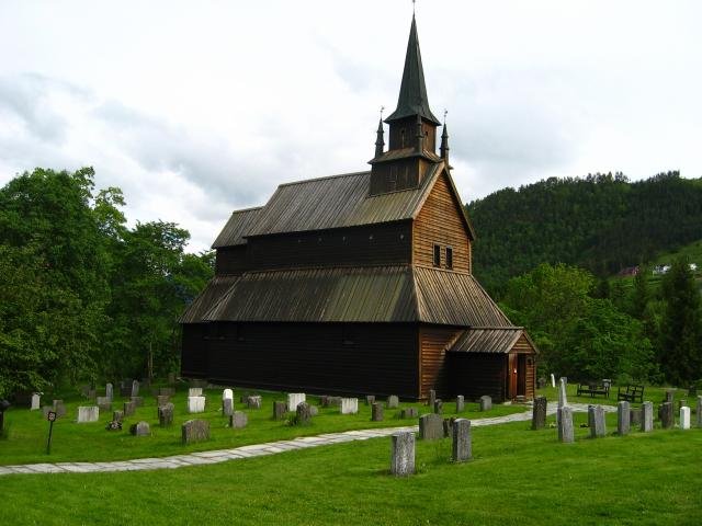 image Stave Kirkje de Kaupanger, Noruega