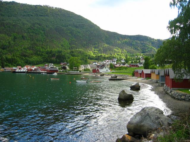 image Solvorn, a orillas del Lusterfjorden, Noruega