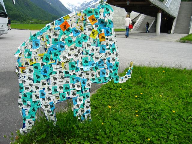 image Fjaerland, entrada al Museo del Glaciar, Noruega