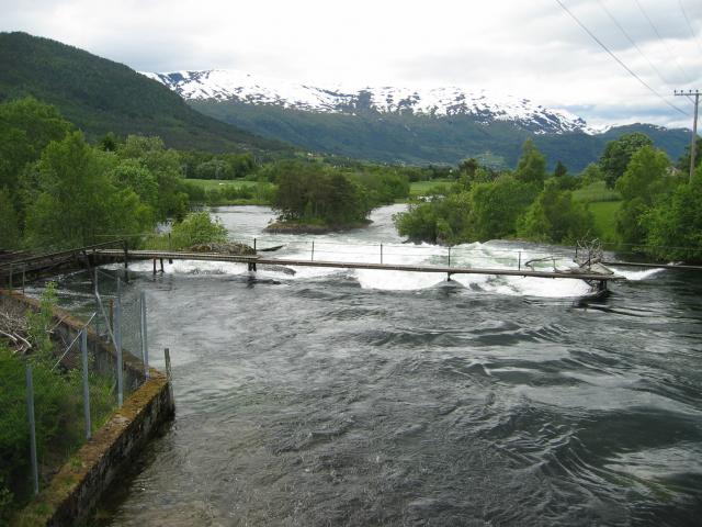 image Cascada de Eidsfossen, junto al rio Gloppen, Noruega