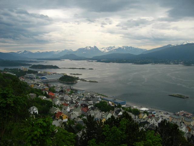 image Aalesund, vista desde el monte Fjellstua, Noruega