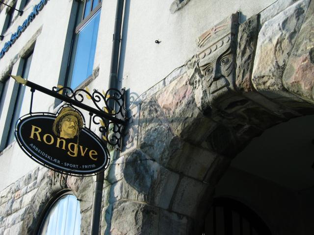 image Detalle en la puerta medieval de Aalesund, Noruega