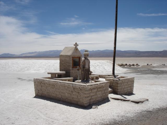 image Monumento al minero de la sal, Salinas Grandes, Jujuy, Argentina