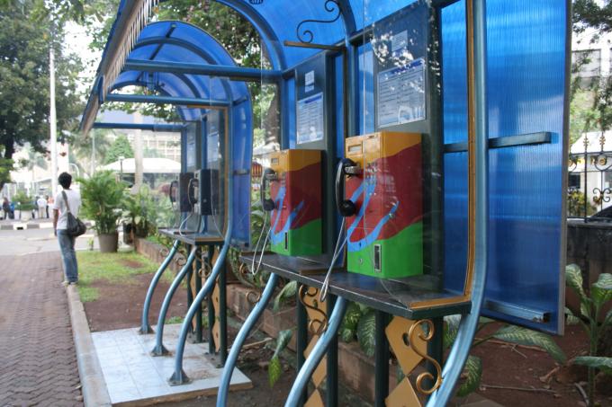 image Cabinas de teléfono de Jakarta, Indonesia
