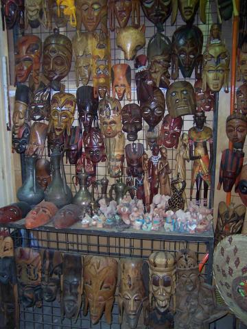 image Máscaras en el Mercado de Asuán, Egipto