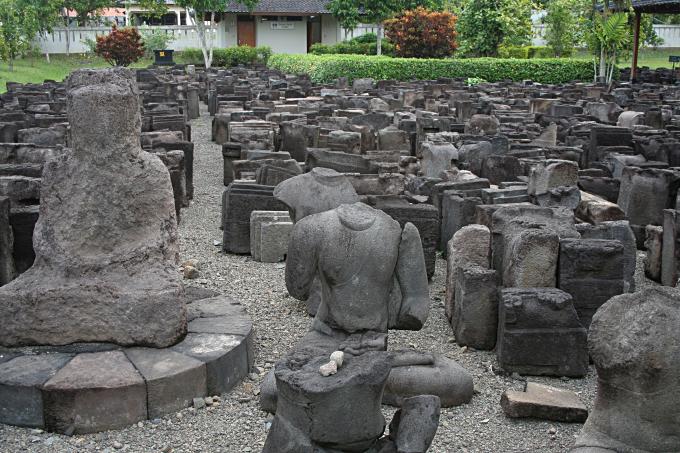 image Esculturas del Templo Borobudur de Jogyakarta, Indonesia