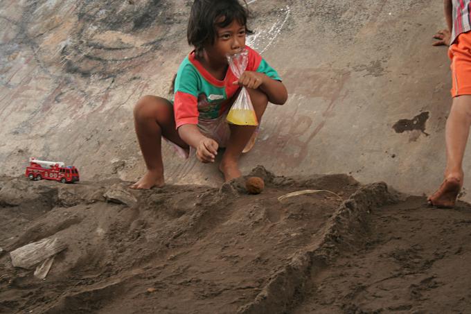 image Canicas de barro, Copiriver, Jogyakarta, Indonesia