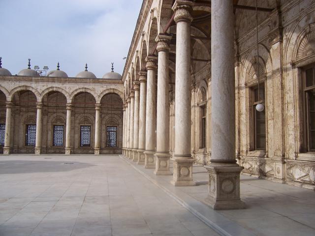 image Patio de la Mezquita de Alabastro, El Cairo, Egipto
