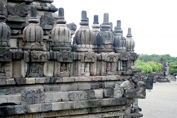 image Detalle de un esquinazo del templo de Wisnu de Prambanan, Jogyakarta, Indonesia