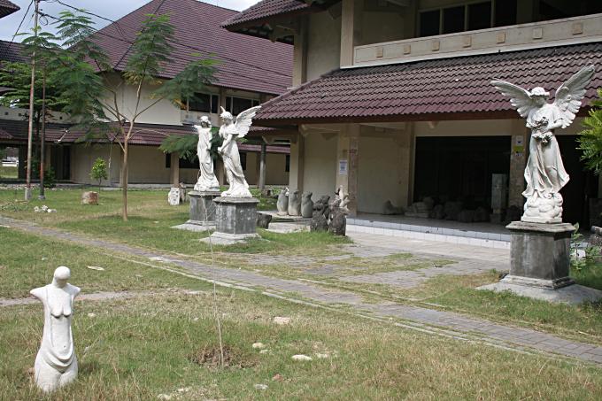 image Entrada a Facultad Bellas Artes de Jogyakarta, Indonesia