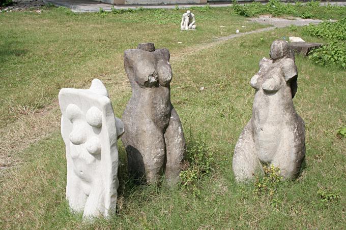 image Taller de escultura de la Facultad de Bellas Artes de Jogyakarta, Indonesia