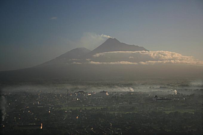 image Volcán Merapi, Jogyakarta, Indonesia