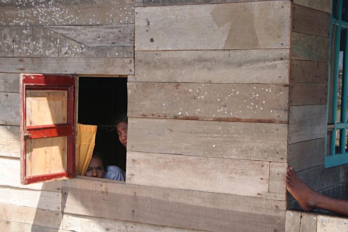image Vida cotidiana en el campamento de pescado de Alunaga, Sumatra, Indonesia