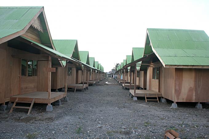 image Vista general de los barracones del campamento viudas del Tsunami, Sumatra, Indonesia