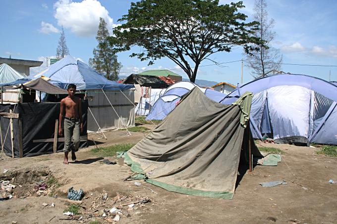 image Tiendas del campamento Simpang Mesra de Sumatra, Indonesia