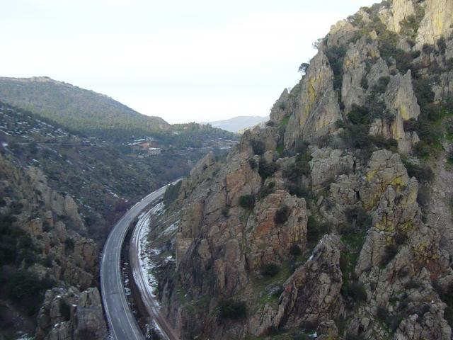 image Vista invernal de la A-4 y el ferrocarril desde el Desfiladero de Despeñaperros, Jaén