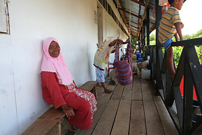 image Barracones del campo de refugiados de Melaboh, Sumatra, Indonesia