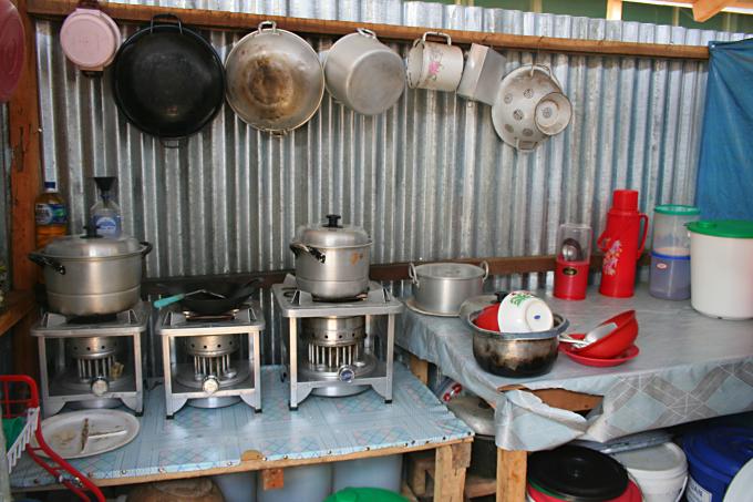 image Cocinas del campo de refugiados de Melaboh, Sumatra, Indonesia