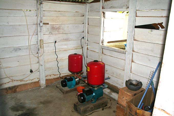 image Motores extracción de agua de Melaboh, Sumatra, Indonesia