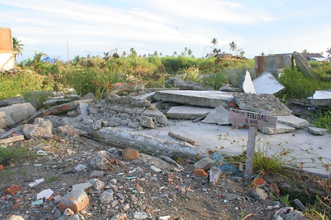 image Cartel reivindicando propiedad en Melaboh, Sumatra, Indonesia