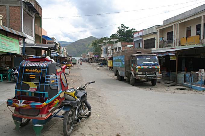 image Pueblo de pangururán en Lago Toba, Sumatra, Indonesia