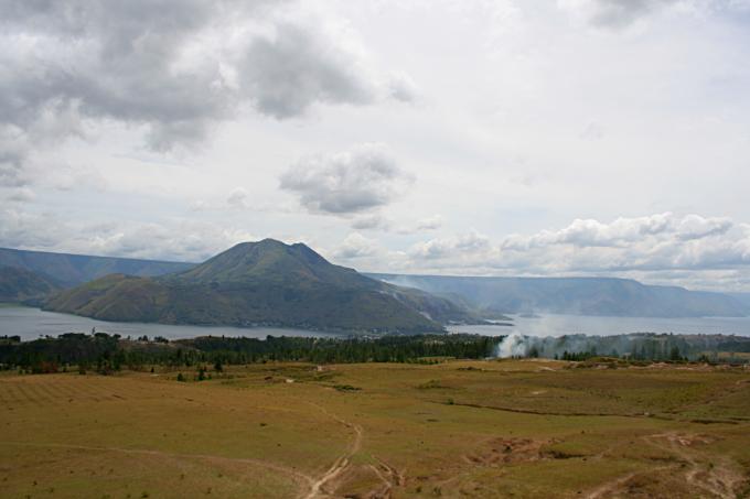 image Vista del Lago Toba desde Danutoba, Sumatra, Indonesia