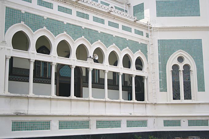 image Detalle de la fachada del cementerio de mezquita Al Mashun, Medan, Sumatra, Indonesia