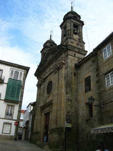 image Plaza e Iglesia de San Miguel dos Agros, en Santiago